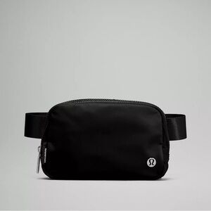 Lululemon Everywhere Belt Bag in Black